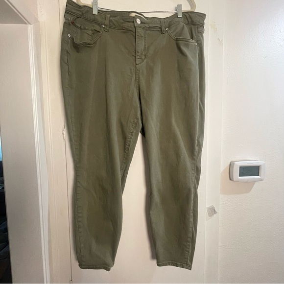 Olive Green Slink Skinny Leg Women's Jeans Size 24W - Picture 1 of 9